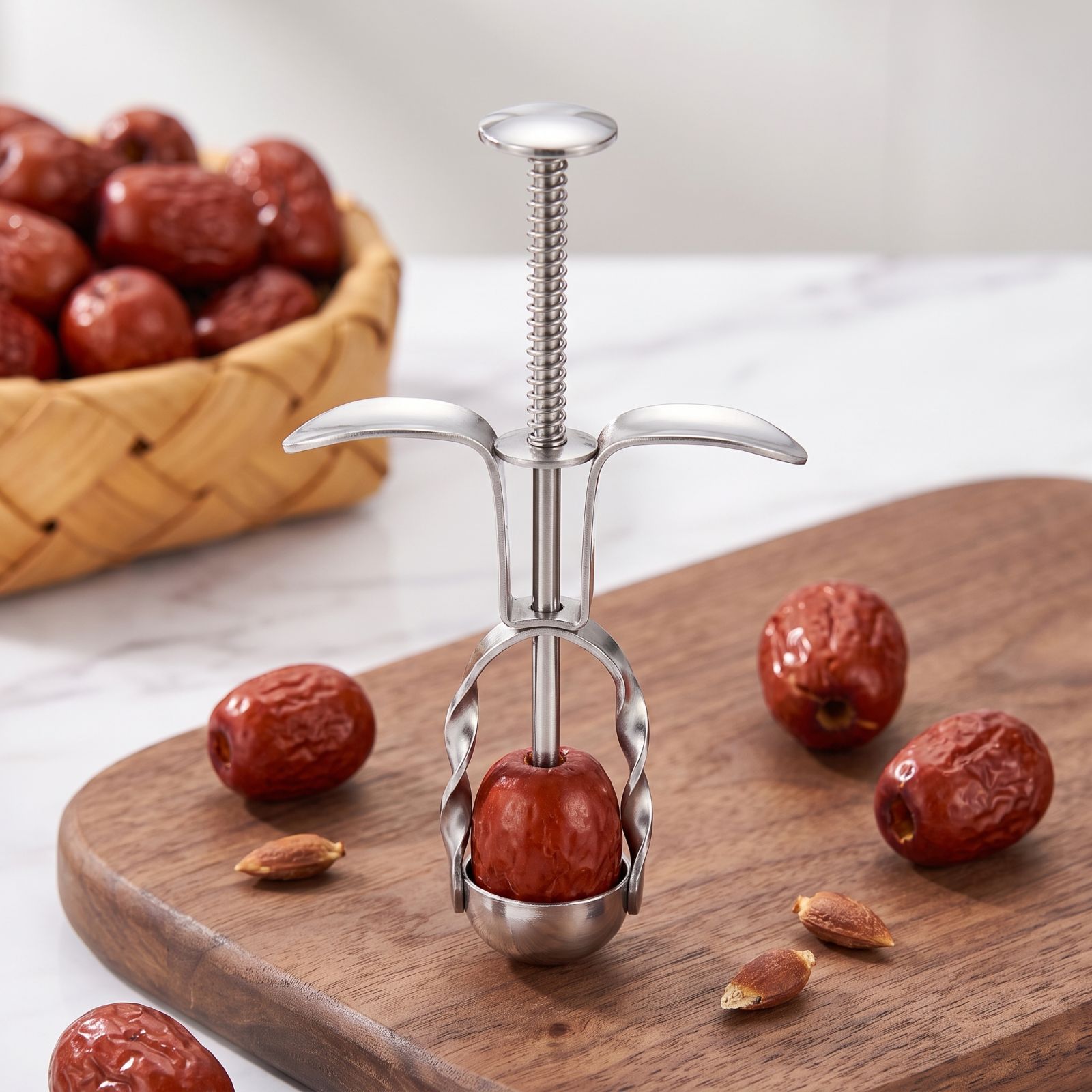 Outil de dénoyautage de dattes - Kitchen Gadgets & Toys avis et prix